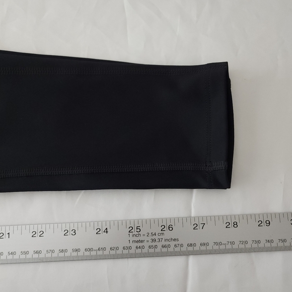 Girlfriend Collective Compressive High-Rise Leggings in Black - Picture 7 of 7